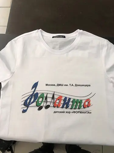 печать логотипа на футболках для музыкальной школы